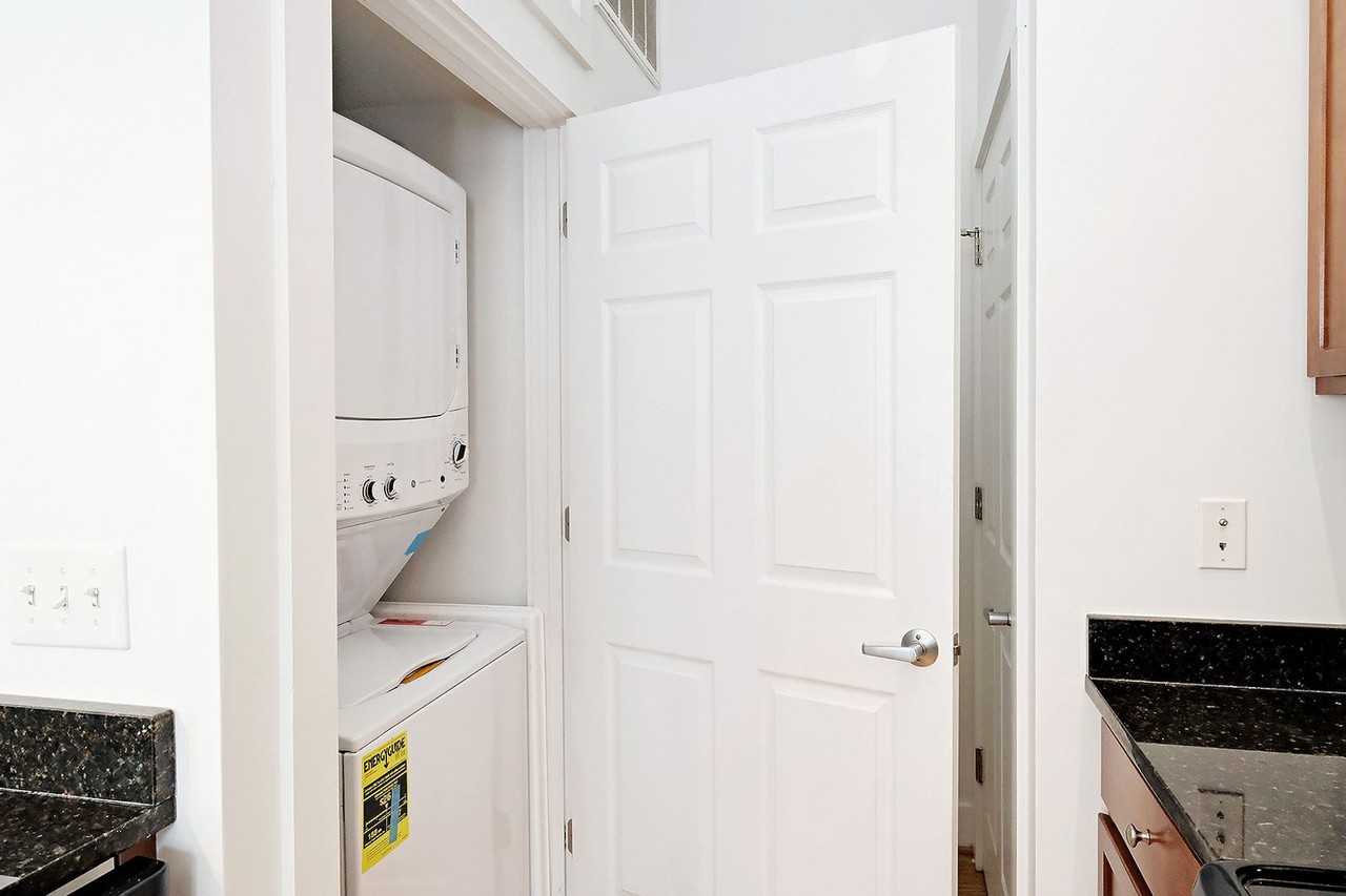 215 5th St Sw #1D - Photo 3 of 12