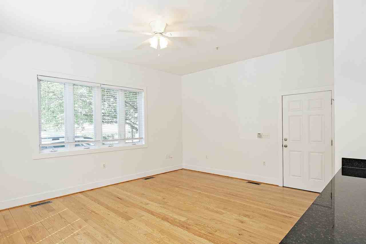 215 5th St Sw #1D - Photo 5 of 12