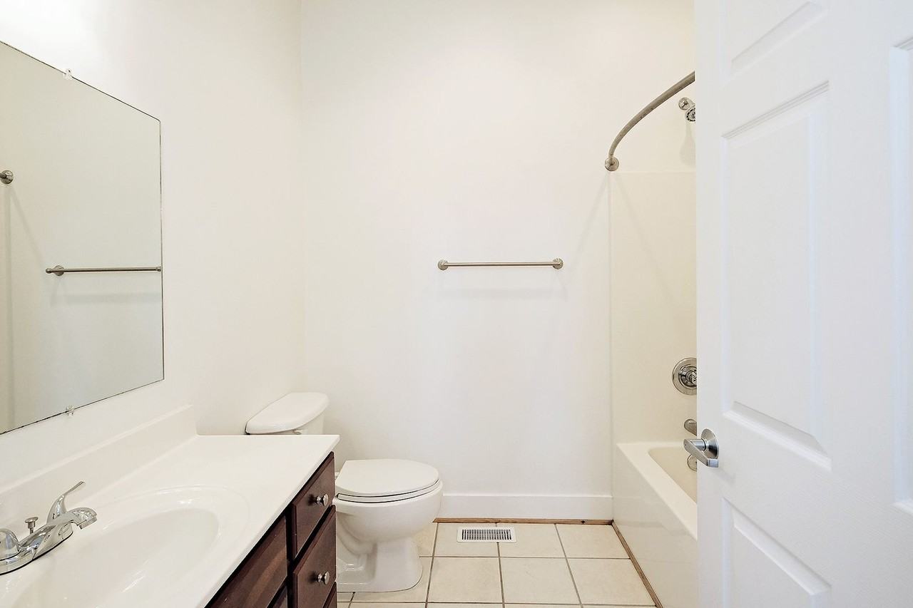 215 5th St Sw #1D - Photo 7 of 12