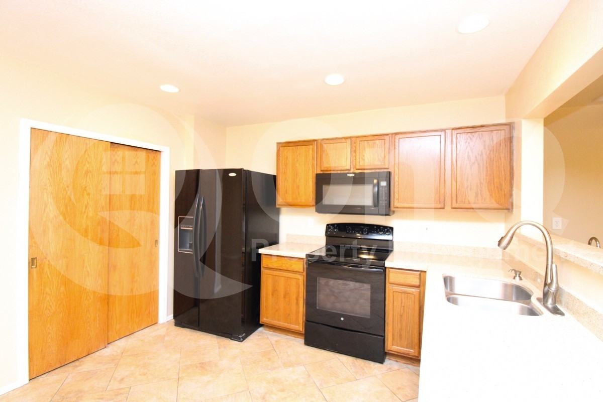 5216 E Florian Ave - Photo 3 of 19