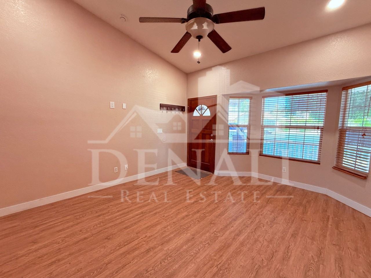 306 E Houston Ave - Photo 5 of 26