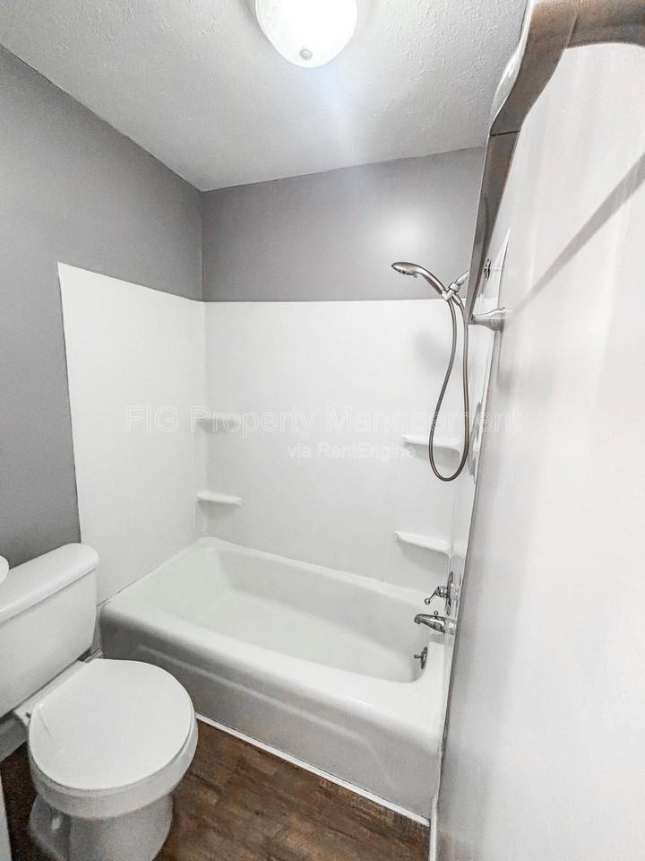 1433 Stratford Rd #6 - Photo 3 of 9