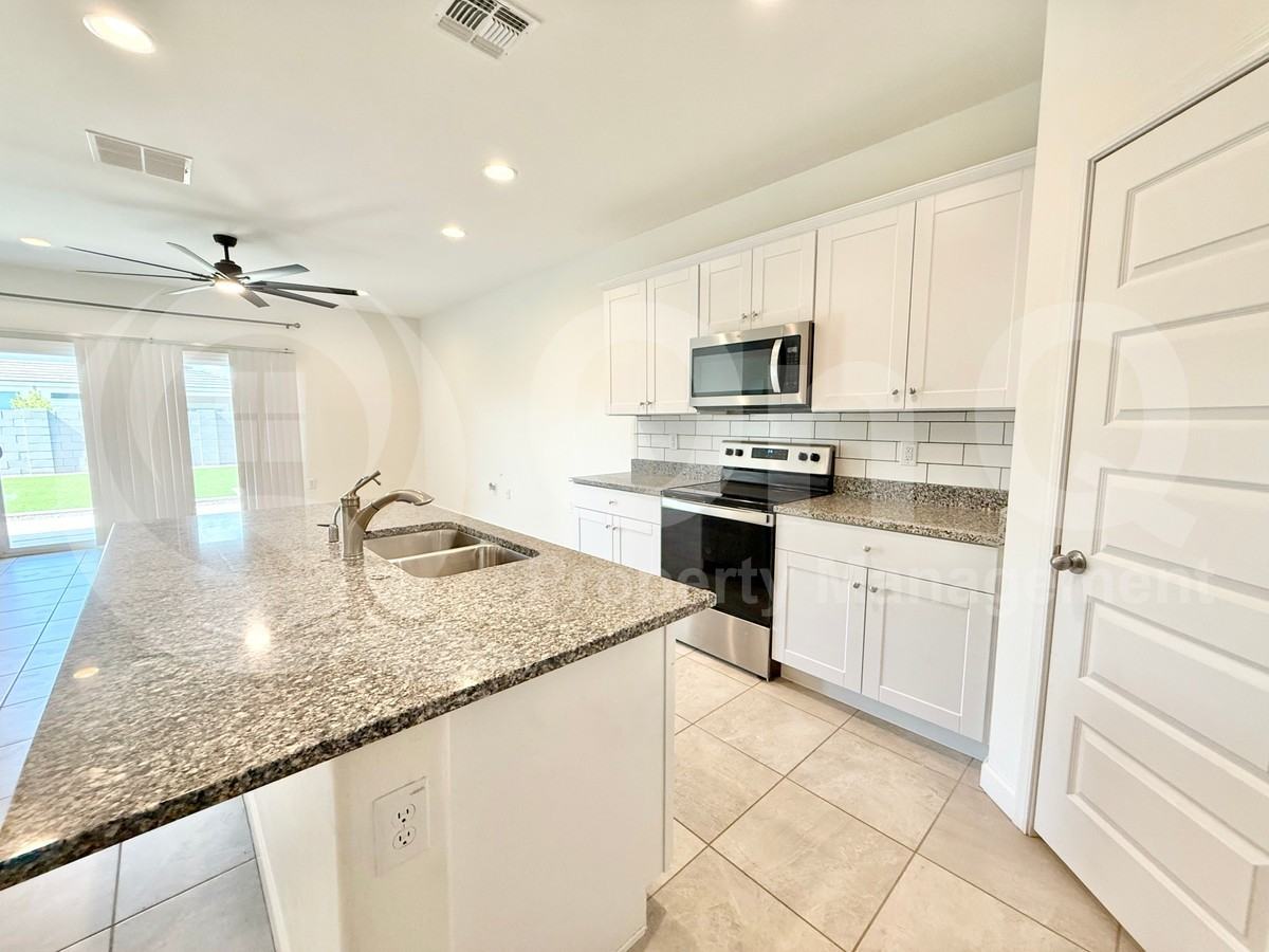 3246 W Sable Ave - Photo 5 of 27