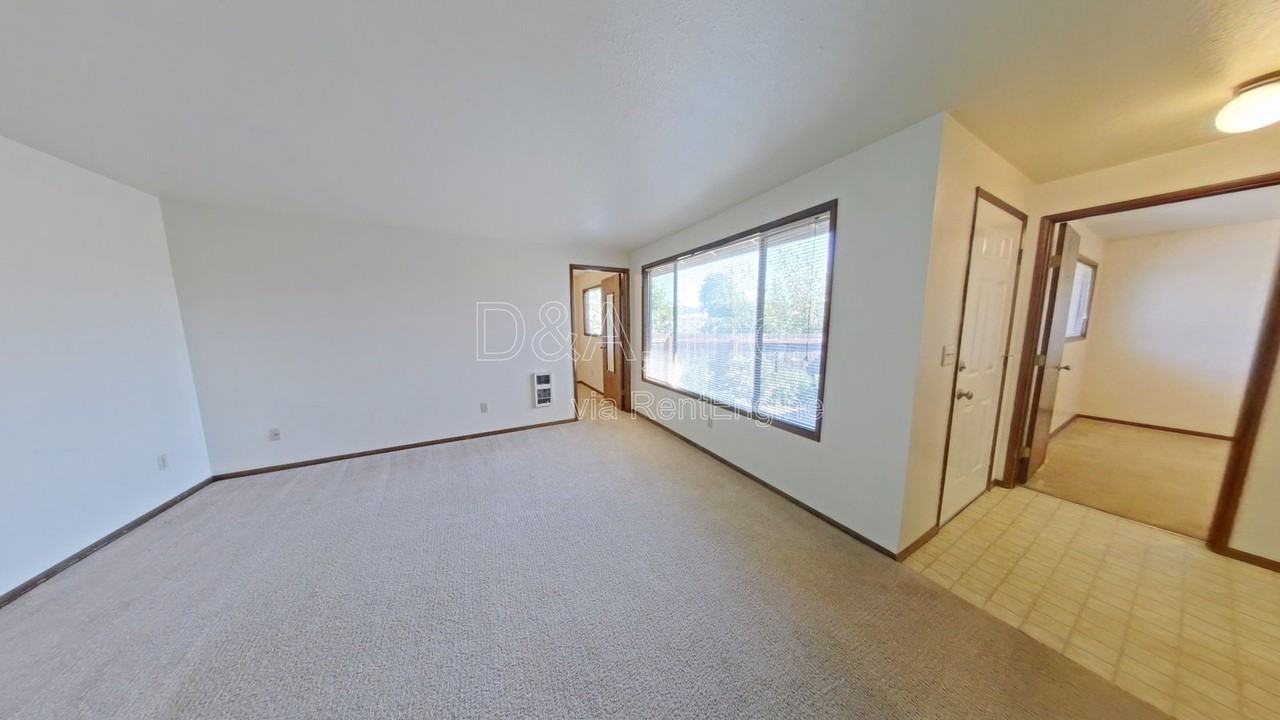 3318 Ne Lancaster St #3 - Photo 2 of 13