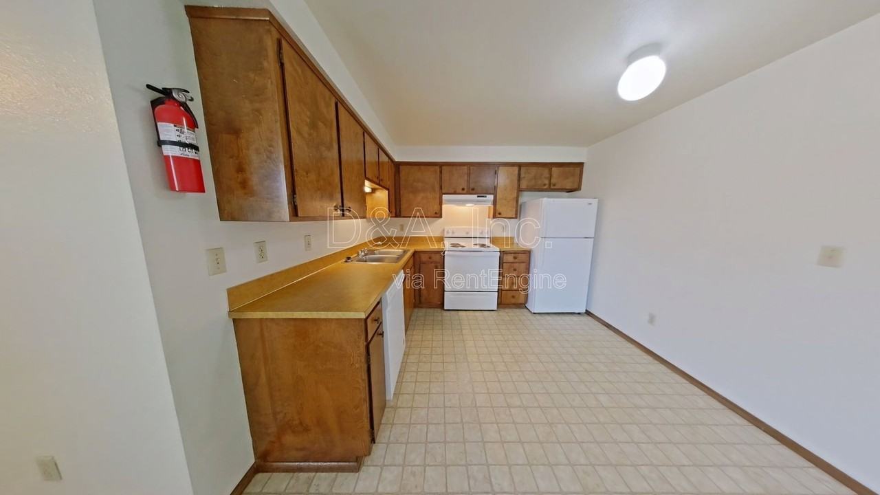 3318 Ne Lancaster St #3 - Photo 3 of 13