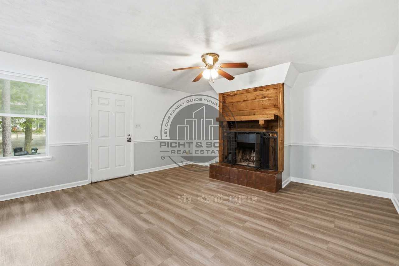 1818 Sylvan Ct #D - Photo 2 of 14