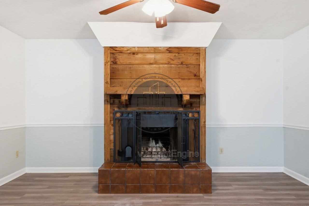1818 Sylvan Ct #D - Photo 3 of 14