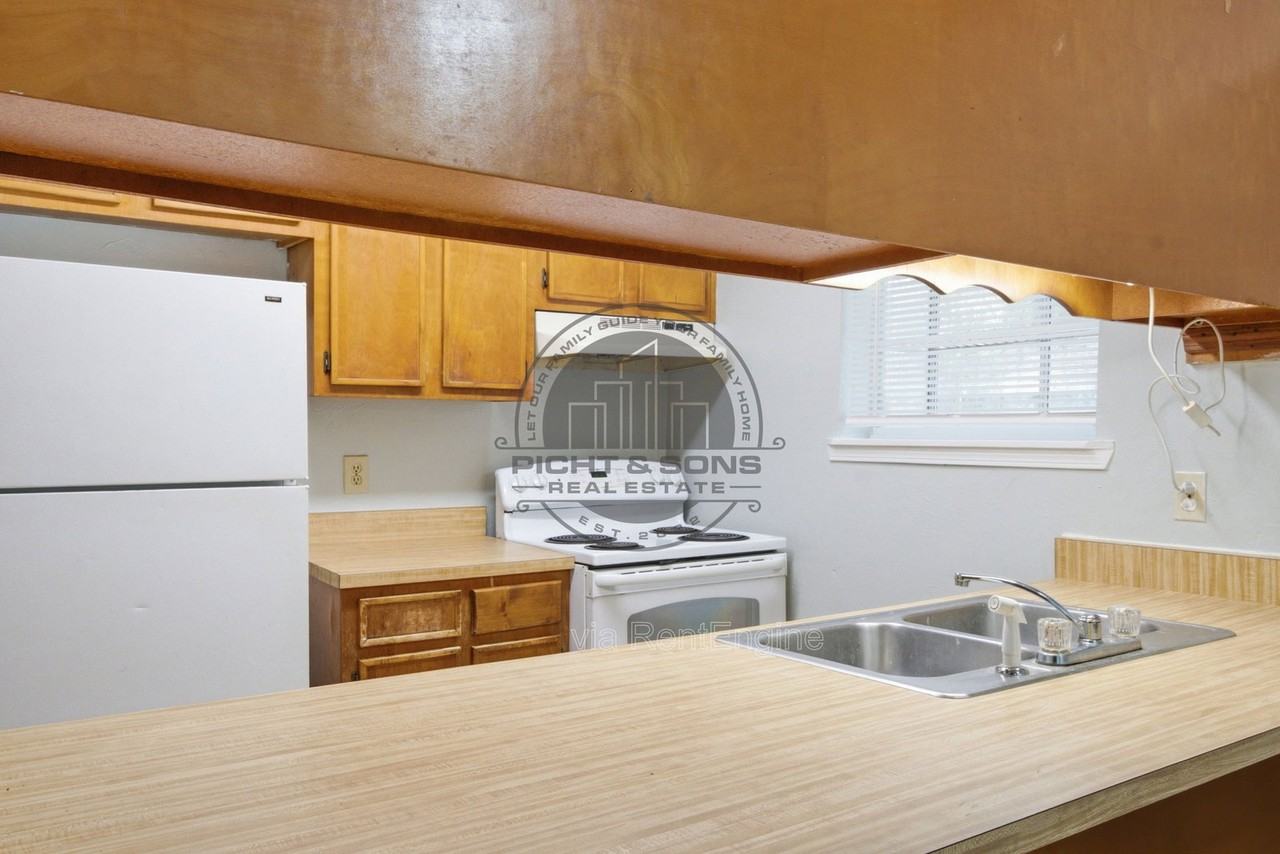 1818 Sylvan Ct #D - Photo 6 of 14