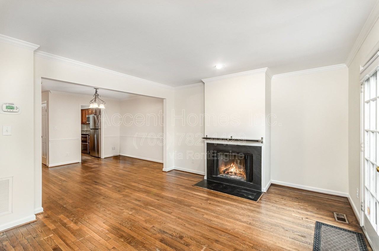 449 Old Town Ct - Photo 3 of 33