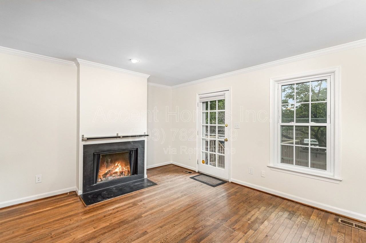 449 Old Town Ct - Photo 4 of 33