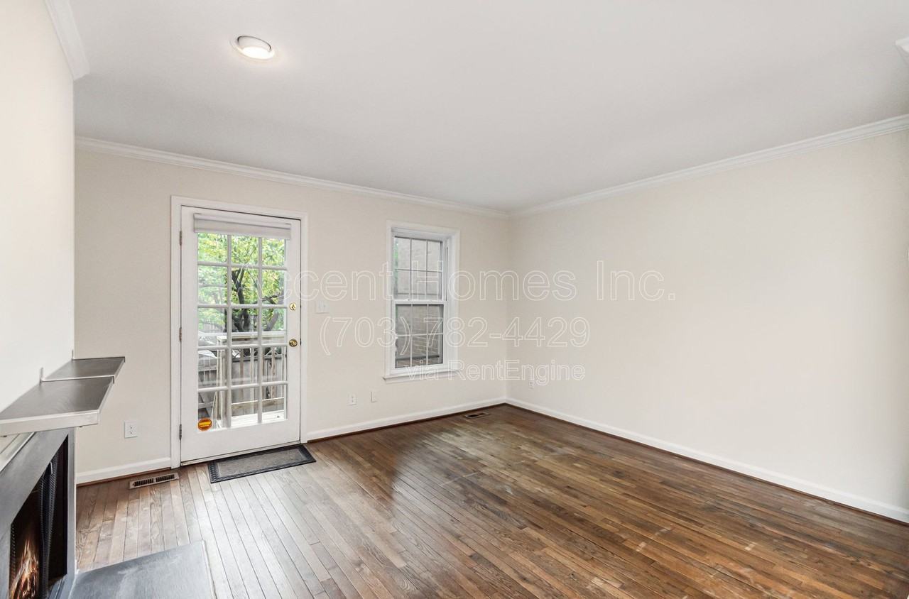 449 Old Town Ct - Photo 5 of 33