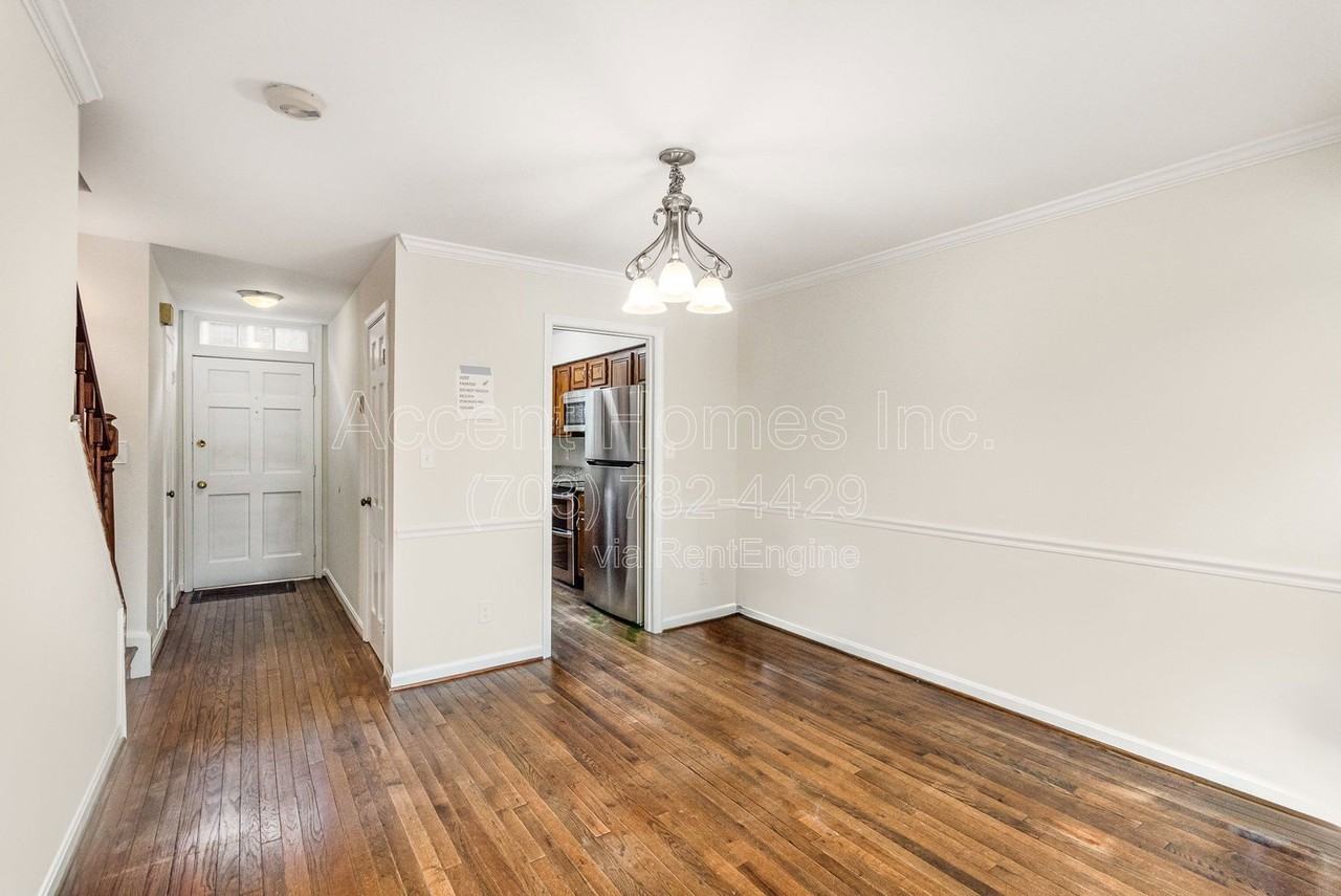 449 Old Town Ct - Photo 7 of 33