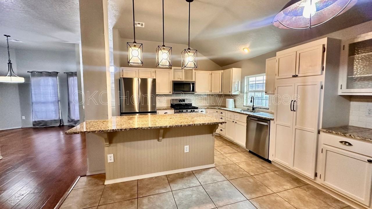 2617 Amy Ct - Photo 7 of 32