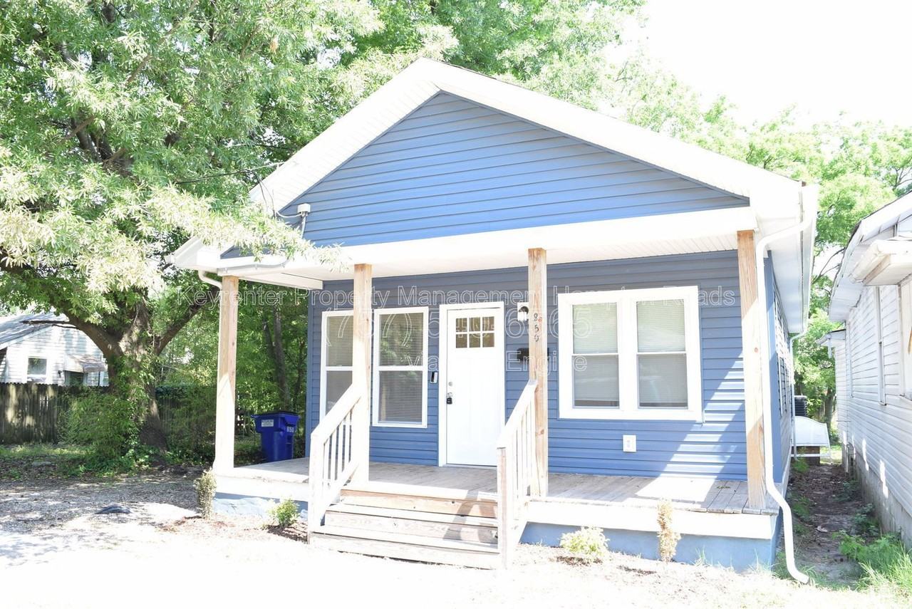 850 50th St - Photo 2 of 26