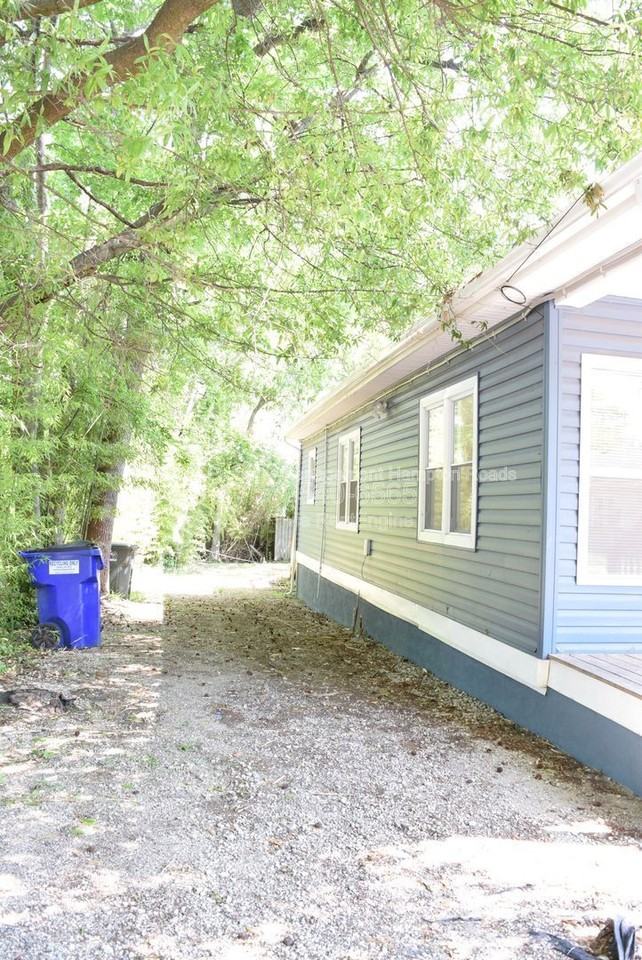 850 50th St - Photo 3 of 26