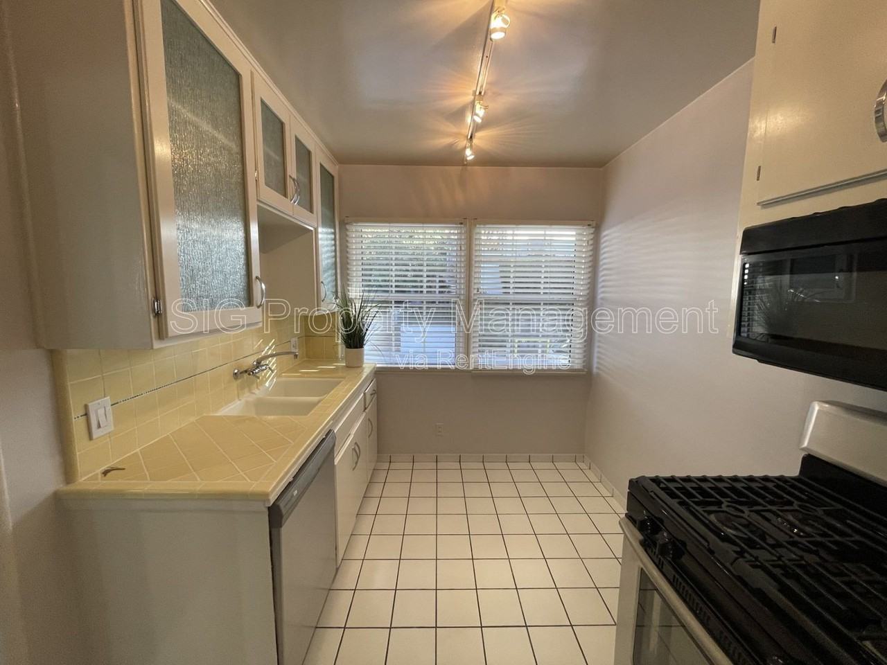 10818 Blix St #818-2 - Photo 7 of 23