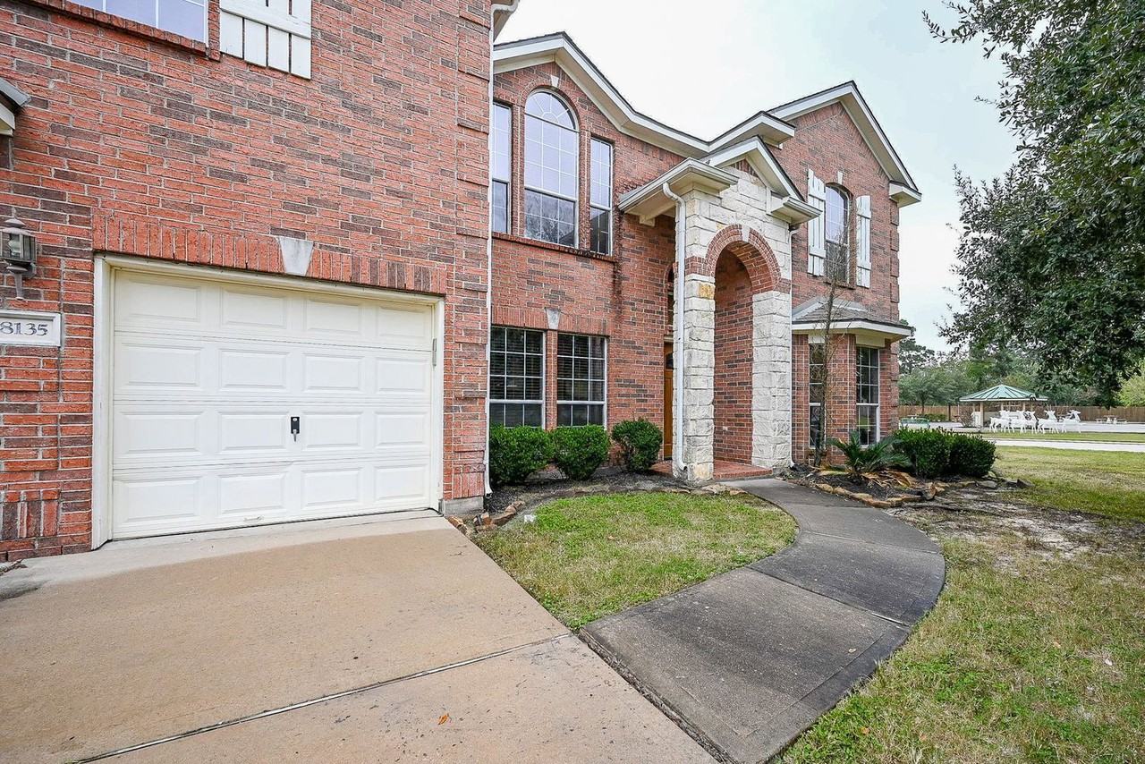 8135 Cove Timbers Ln - Photo 2 of 32
