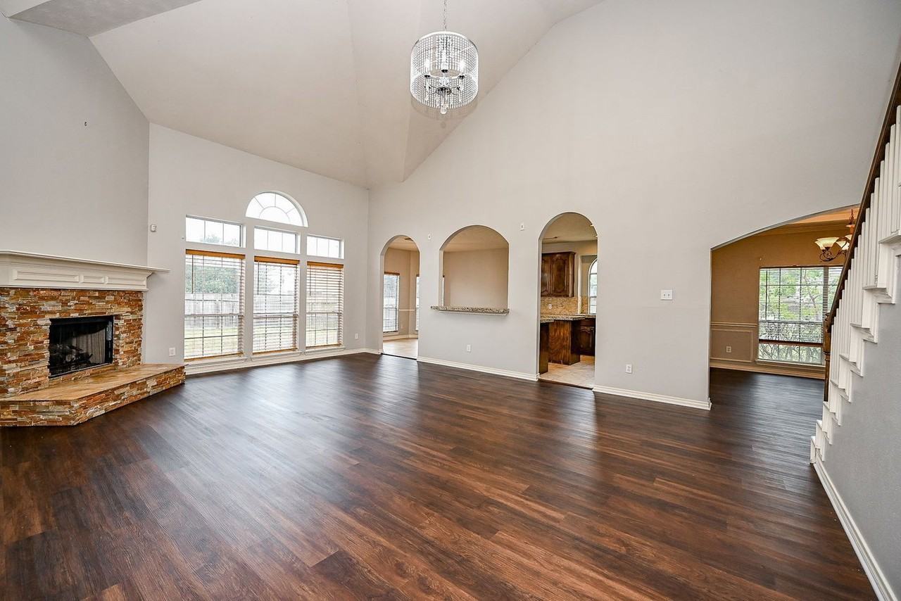 8135 Cove Timbers Ln - Photo 3 of 32