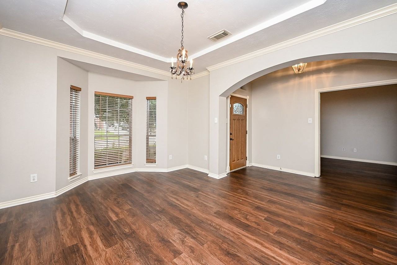 8135 Cove Timbers Ln - Photo 4 of 32