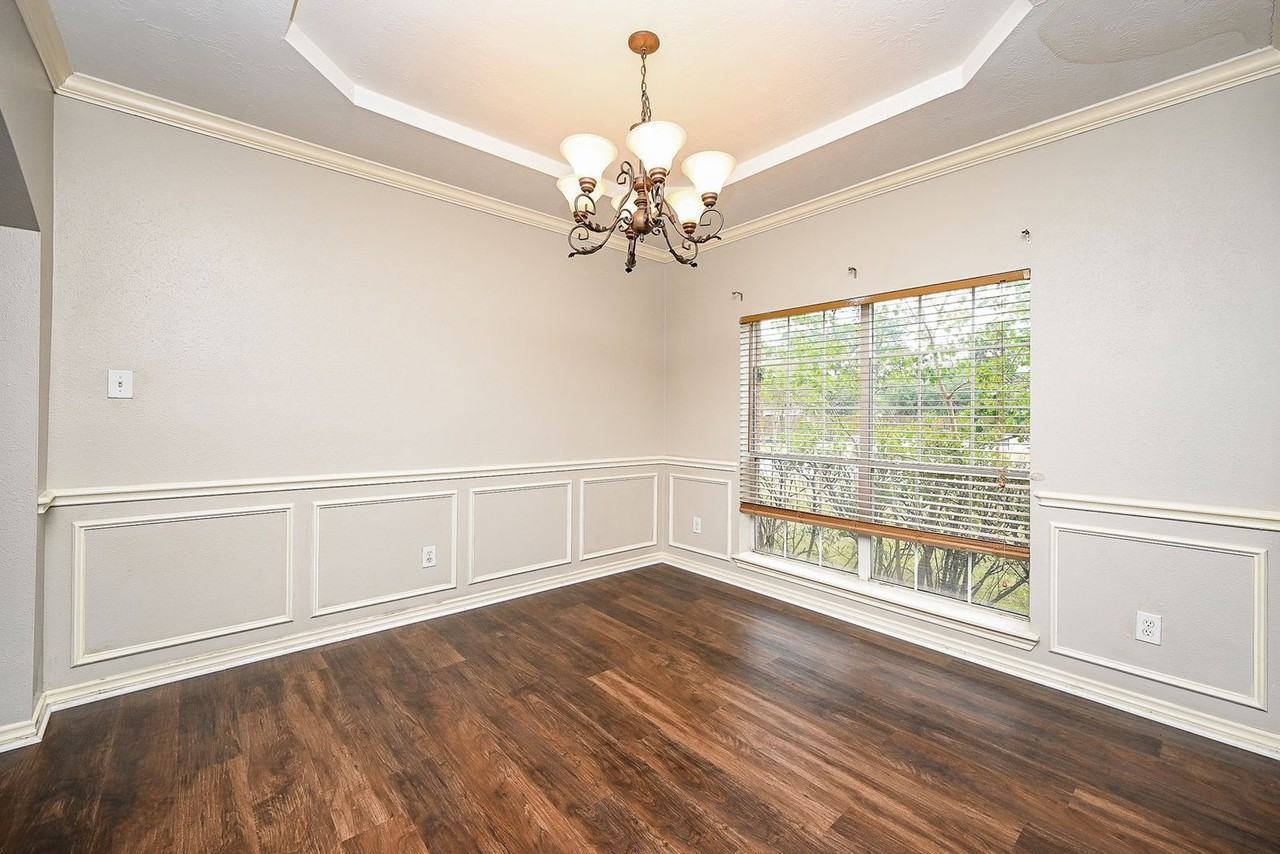 8135 Cove Timbers Ln - Photo 5 of 32