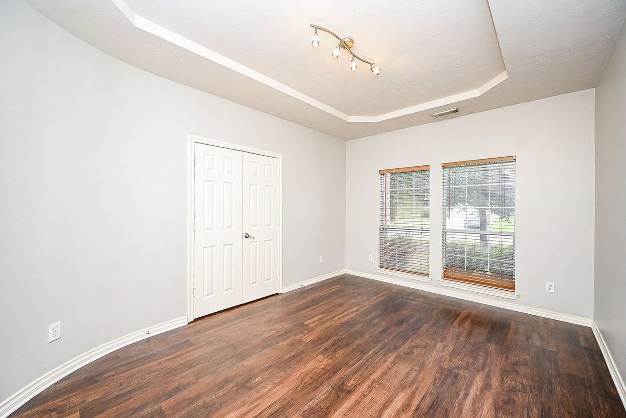 8135 Cove Timbers Ln - Photo 6 of 32