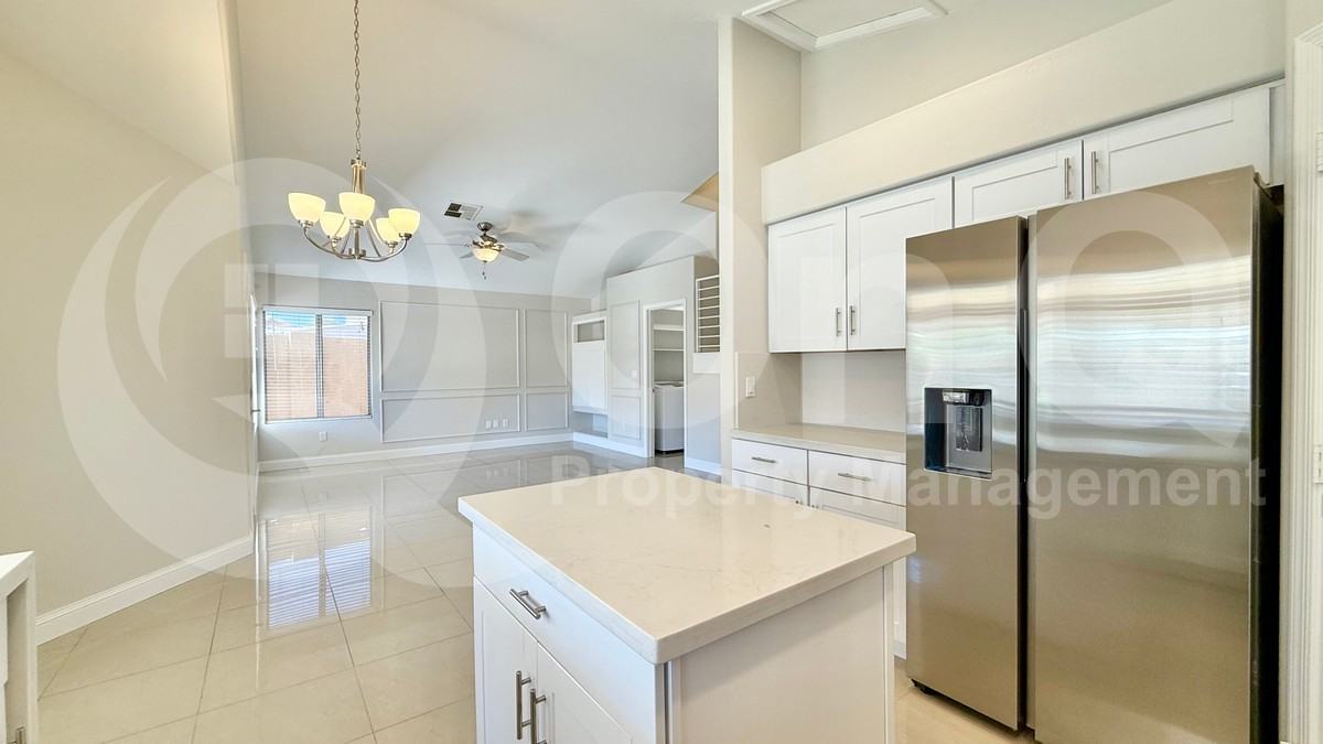 570 S Williams Pl - Photo 6 of 26