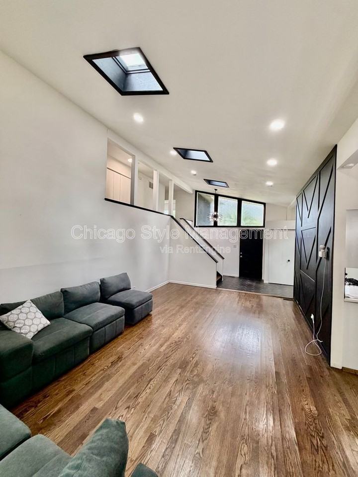 158 Chestnut St - Photo 2 of 48