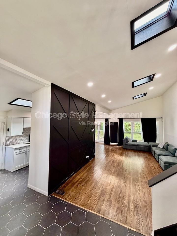 158 Chestnut St - Photo 5 of 48