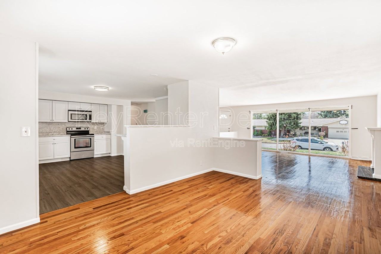 5265 W Ontario Ave - Photo 4 of 18