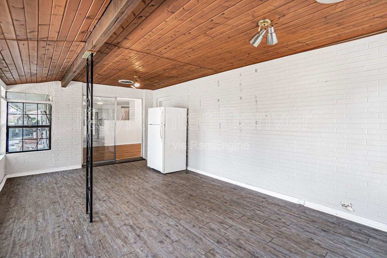 5265 W Ontario Ave - Photo 5 of 18