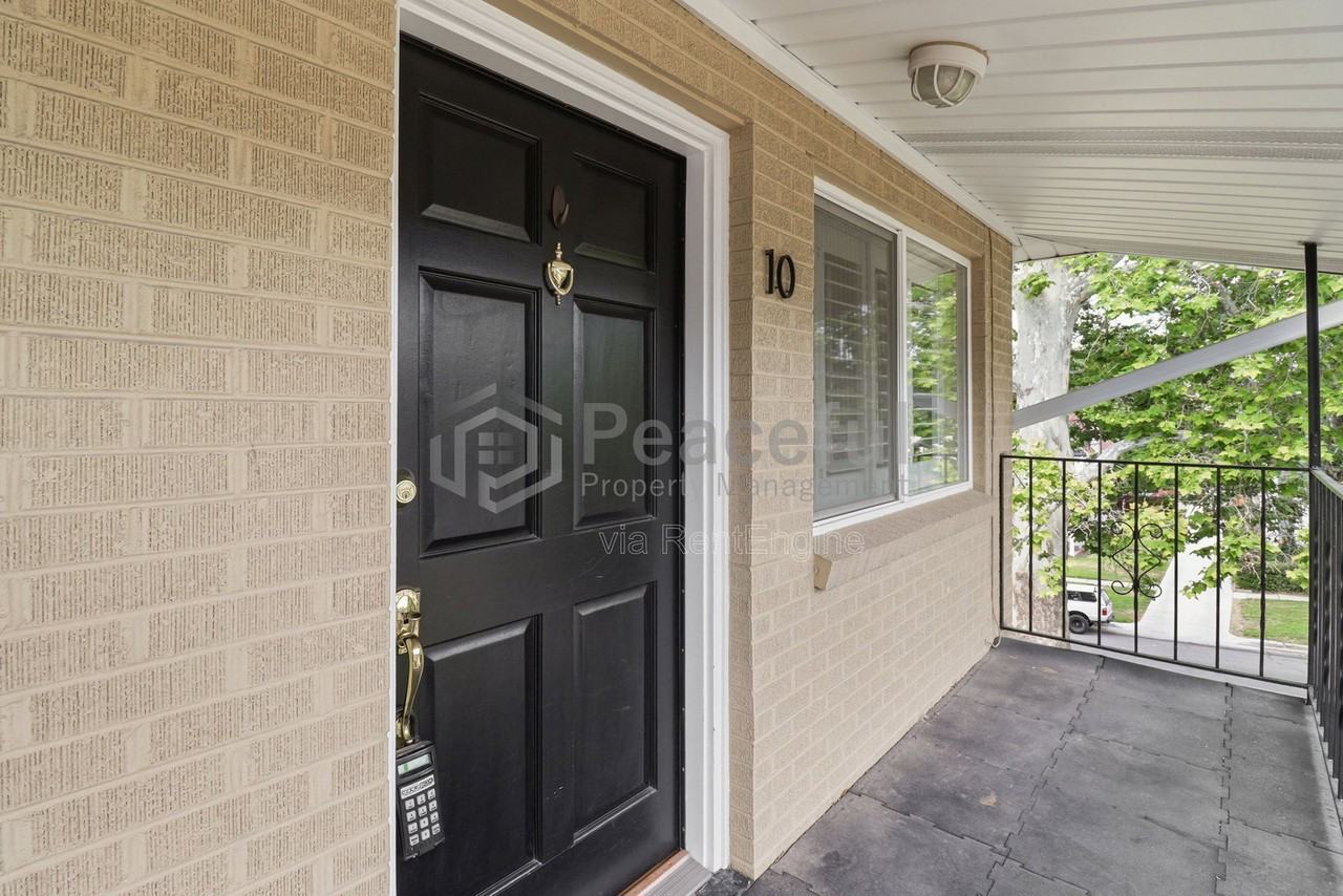 122 N St #10 - Photo 2 of 16
