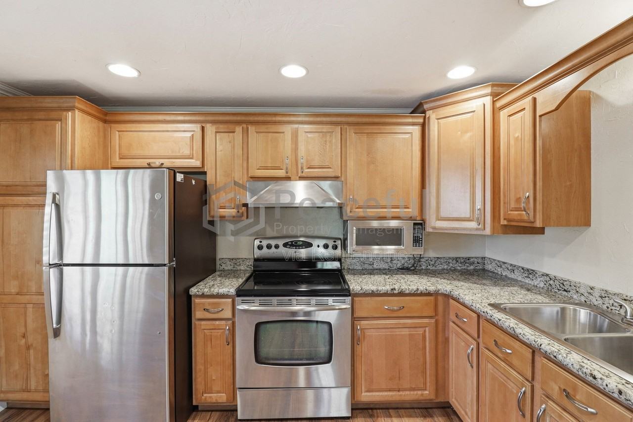 122 N St #10 - Photo 5 of 16