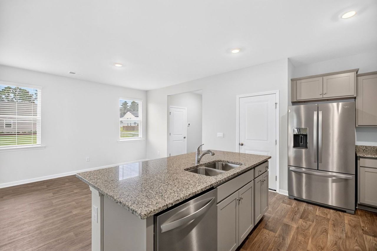 129 Holly Leaf Ln - Photo 5 of 33