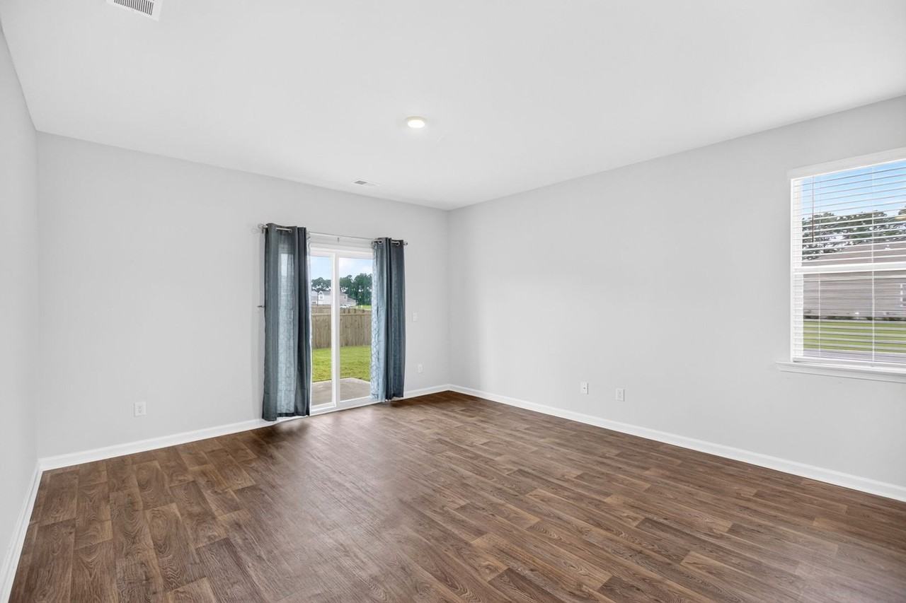 129 Holly Leaf Ln - Photo 7 of 33