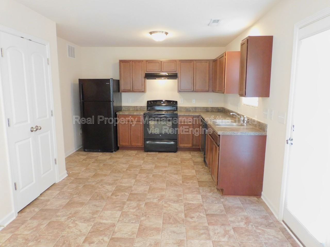 415 Hidden Brook Ln - Photo 3 of 22