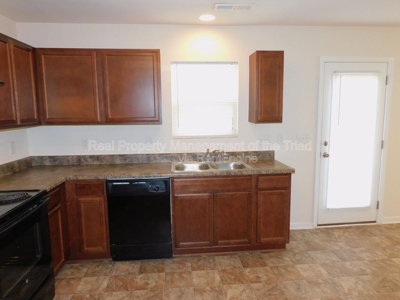 415 Hidden Brook Ln - Photo 5 of 22