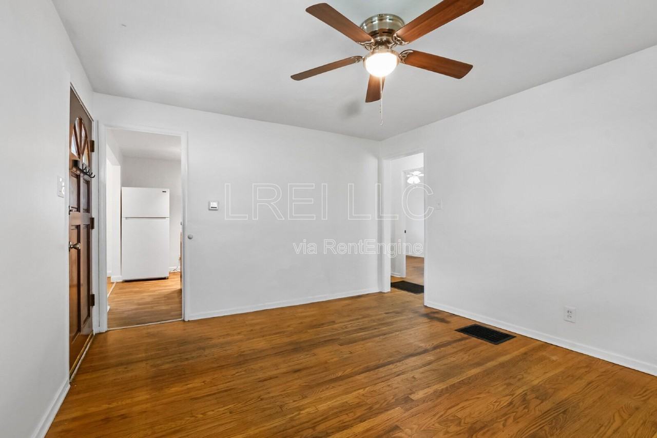 702 Compton St - Photo 2 of 18