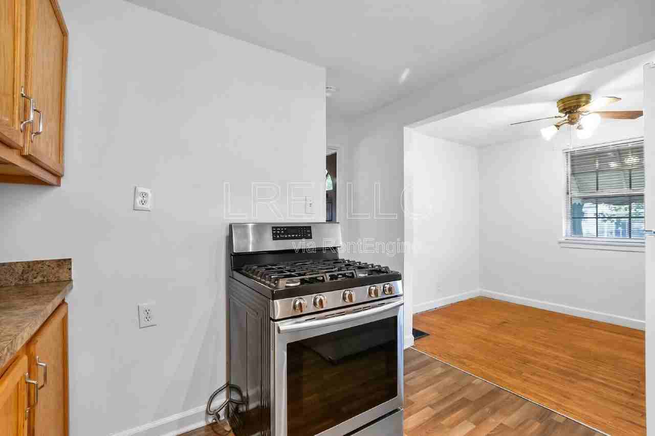 702 Compton St - Photo 4 of 18