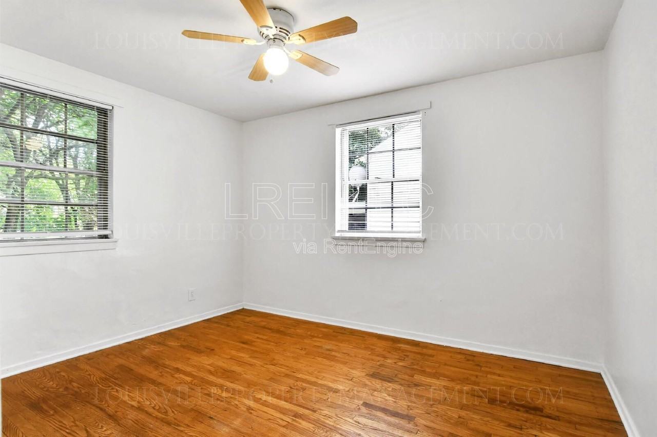 702 Compton St - Photo 6 of 18