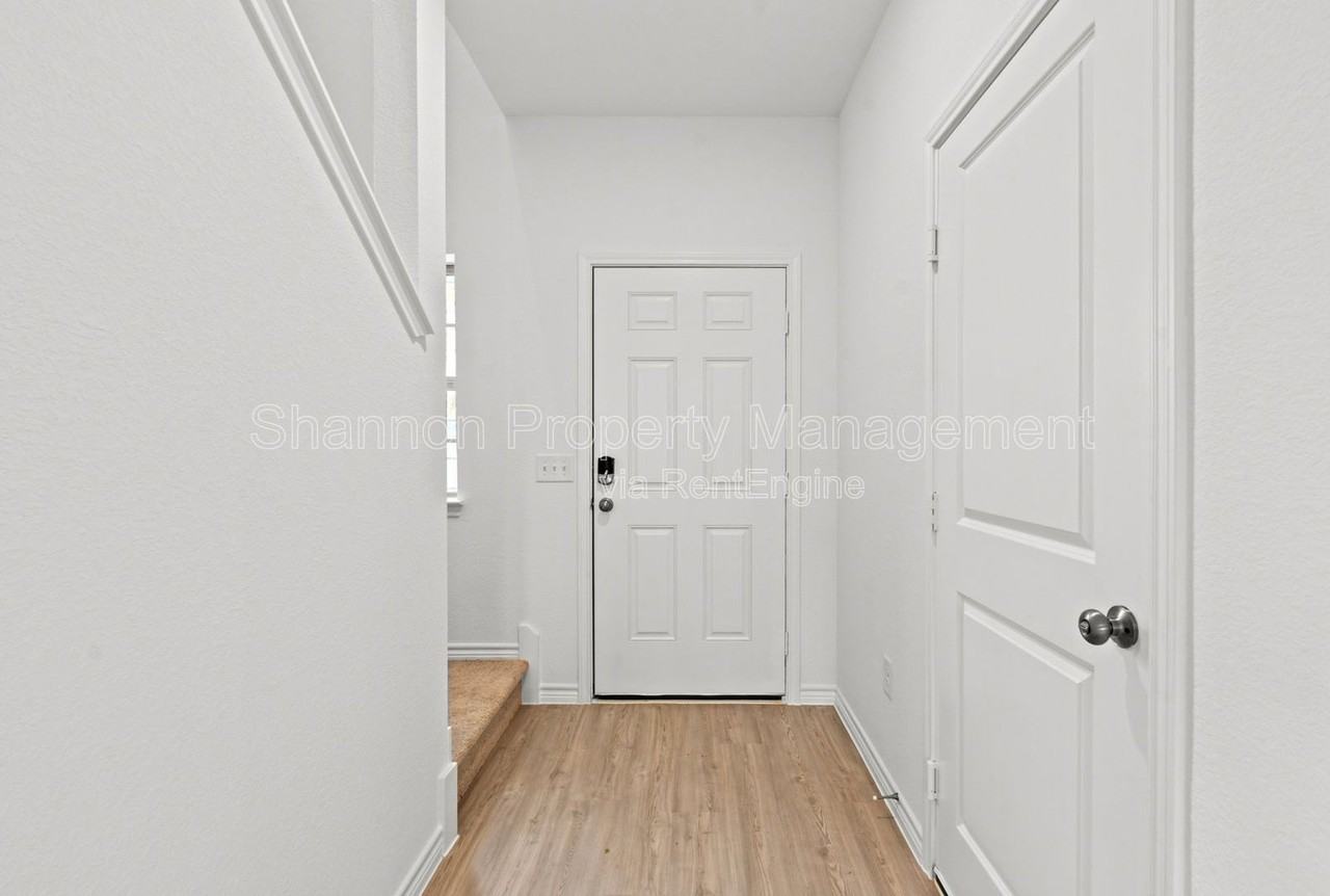 15226 Canyon Rapids Rd - Photo 4 of 32