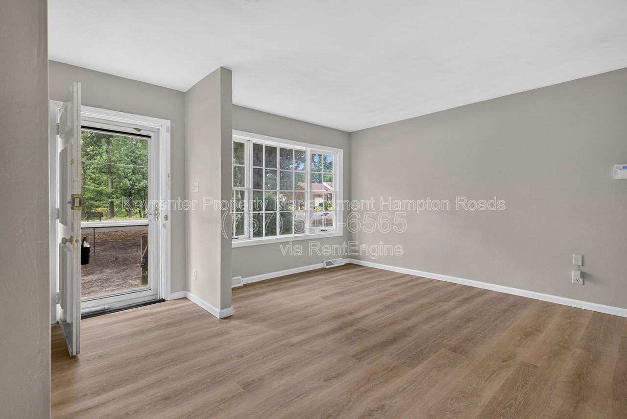 4503 Leeward Dr - Photo 3 of 25