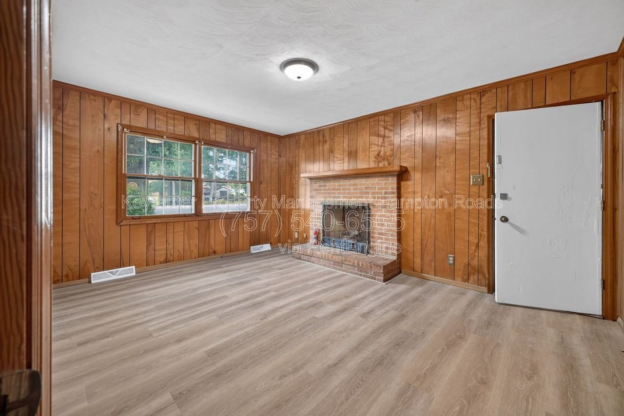 4503 Leeward Dr - Photo 6 of 25