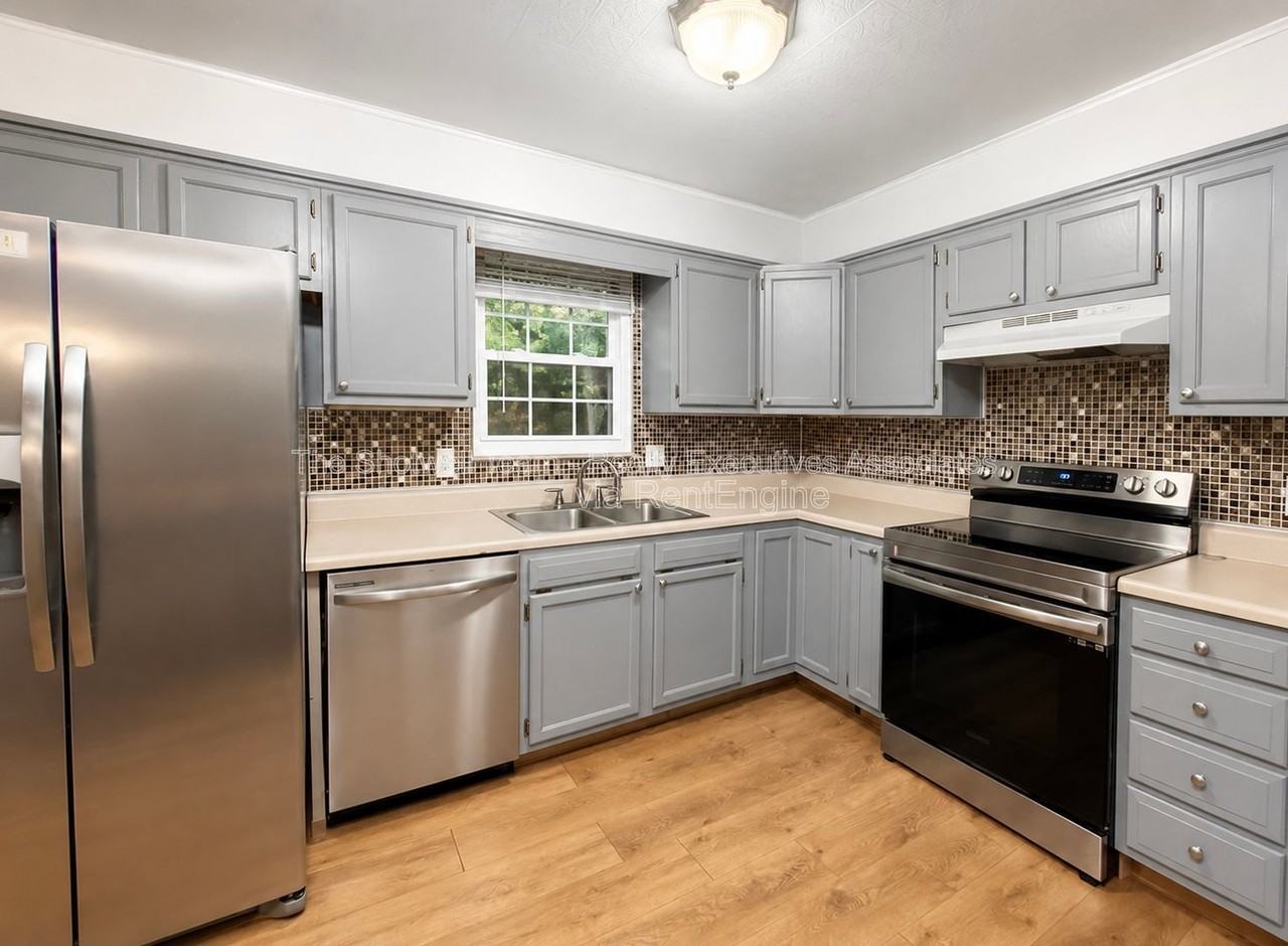 11104 Hughlan Dr - Photo 2 of 18