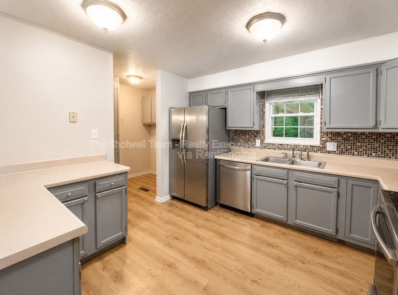 11104 Hughlan Dr - Photo 3 of 18