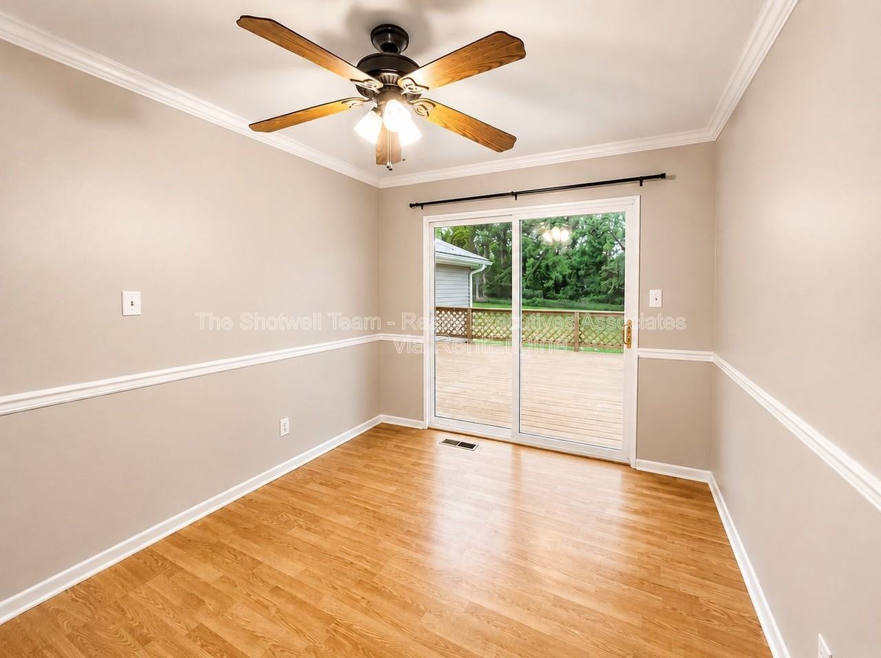 11104 Hughlan Dr - Photo 4 of 18