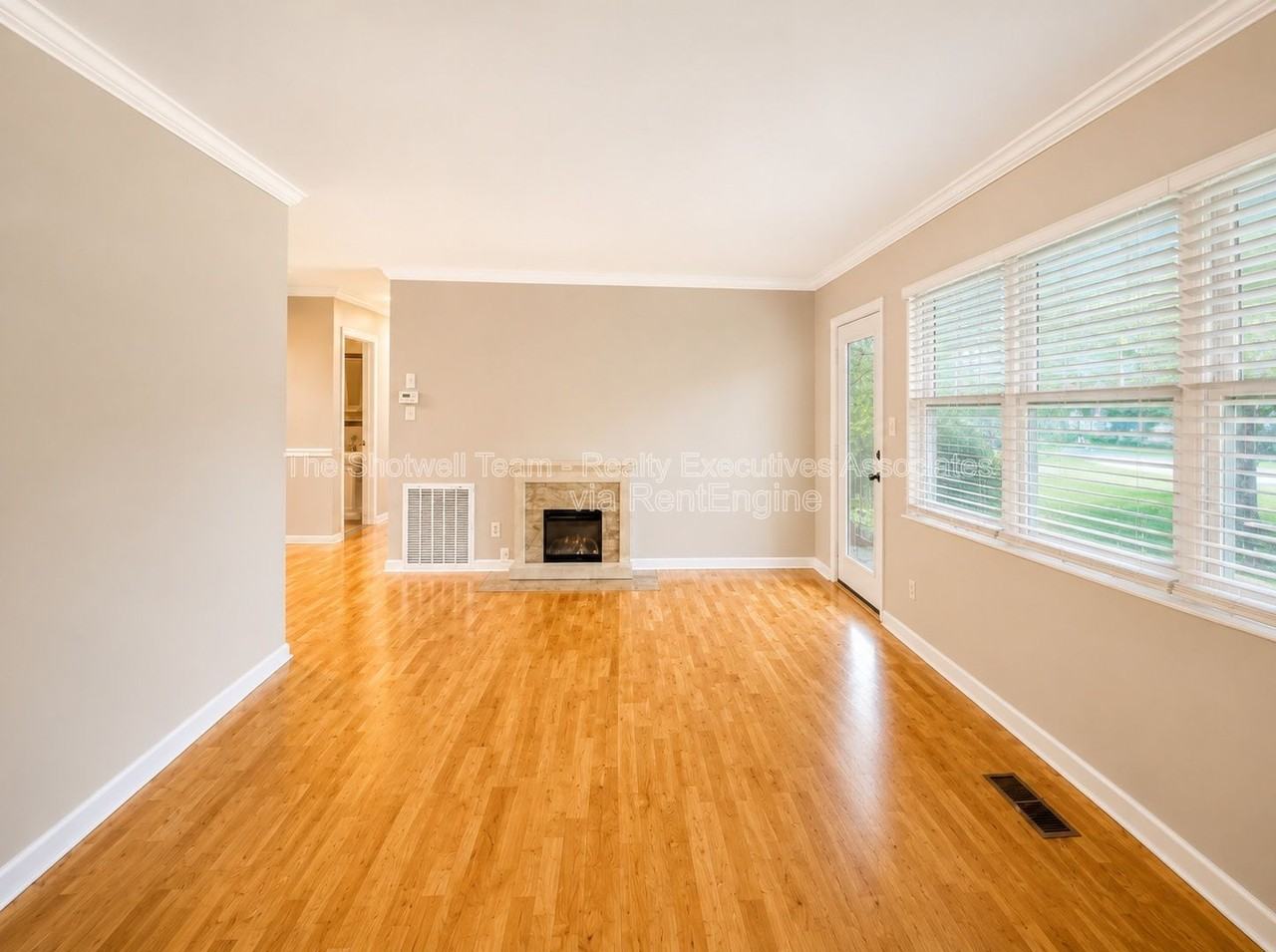 11104 Hughlan Dr - Photo 5 of 18