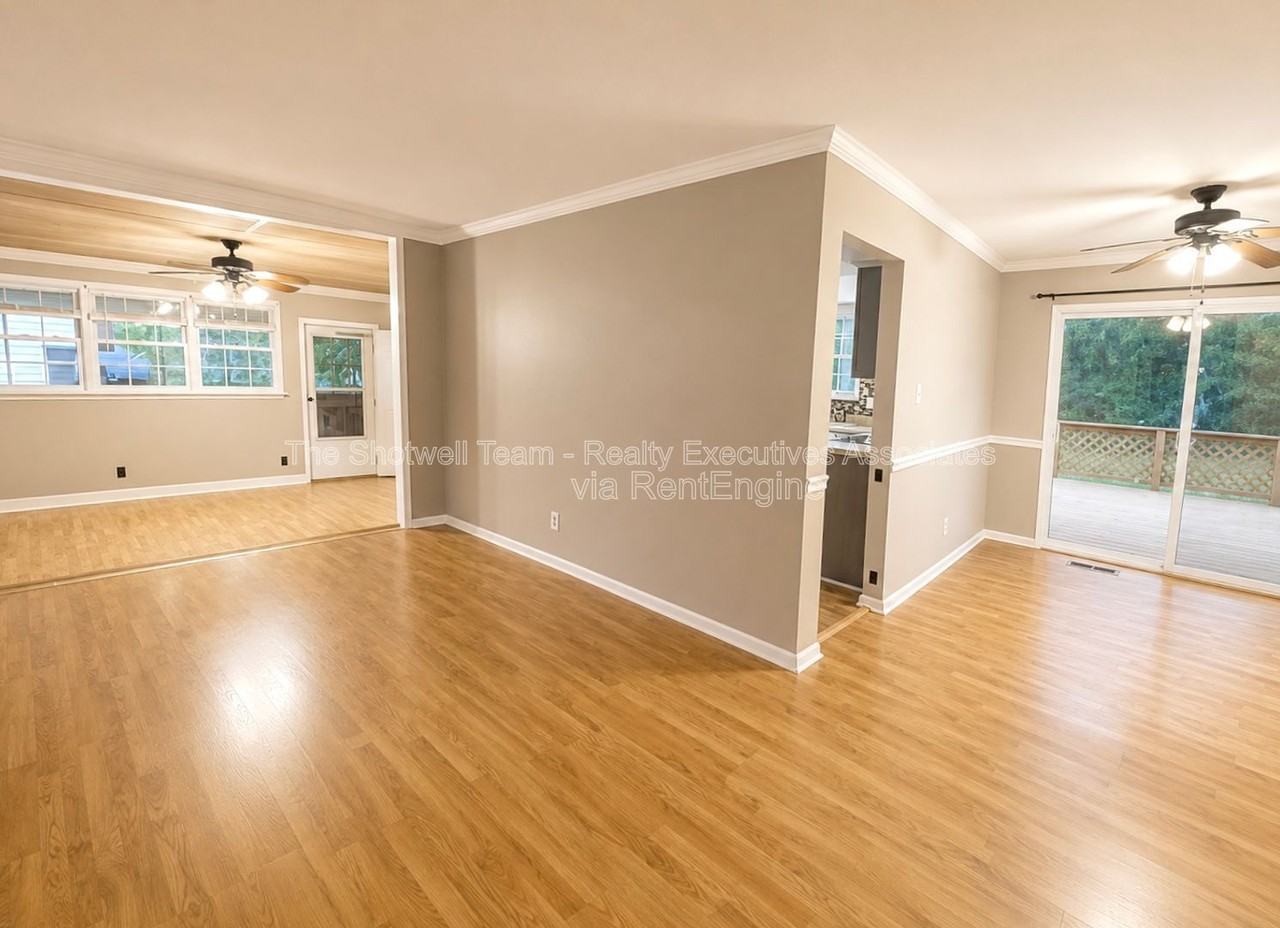 11104 Hughlan Dr - Photo 6 of 18