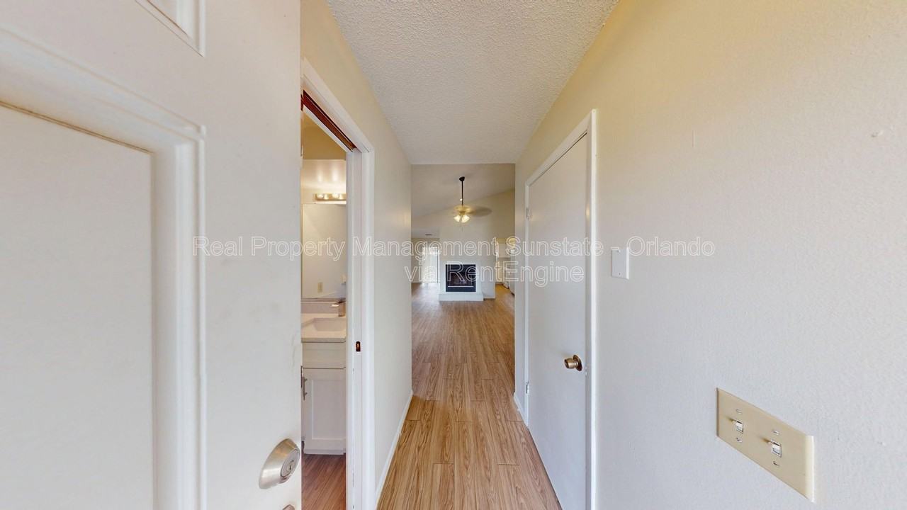 10025 Creekwater Blvd - Photo 2 of 27