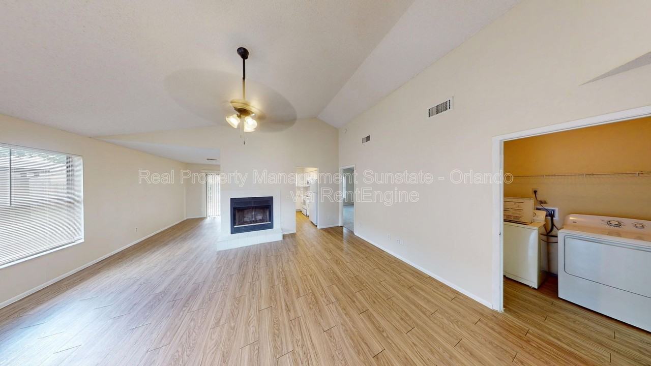 10025 Creekwater Blvd - Photo 4 of 27