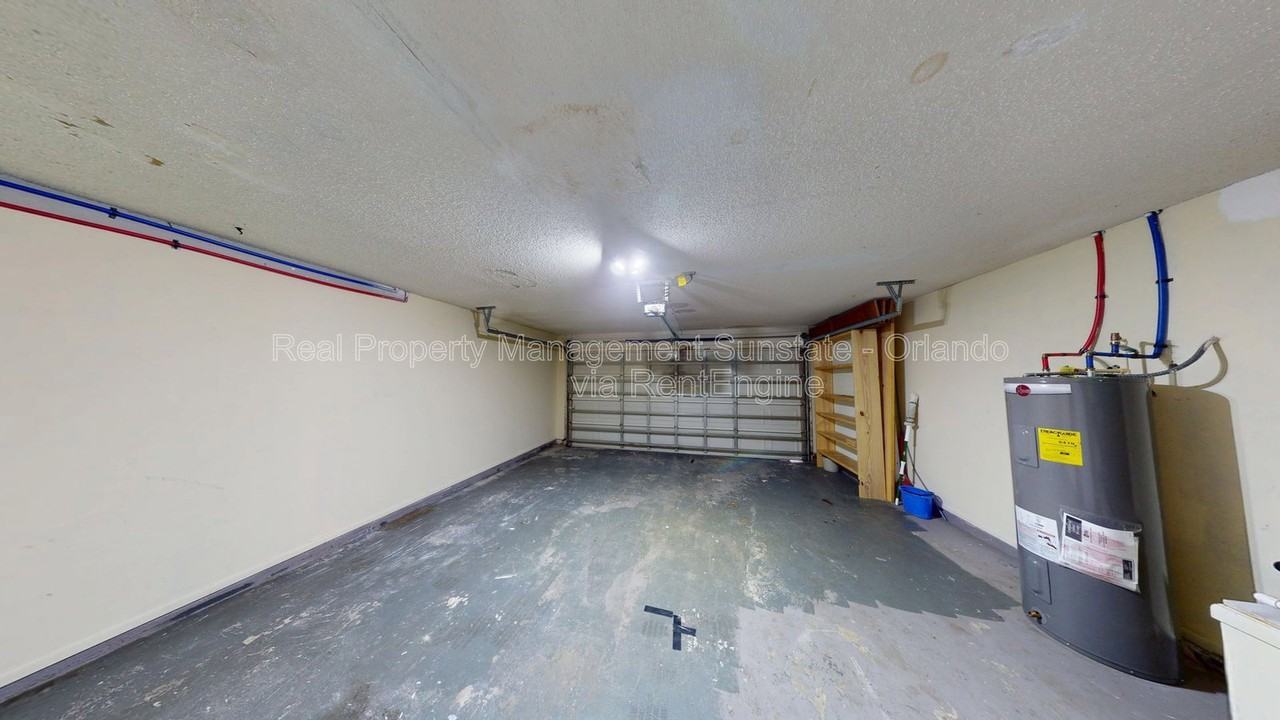 10025 Creekwater Blvd - Photo 6 of 27